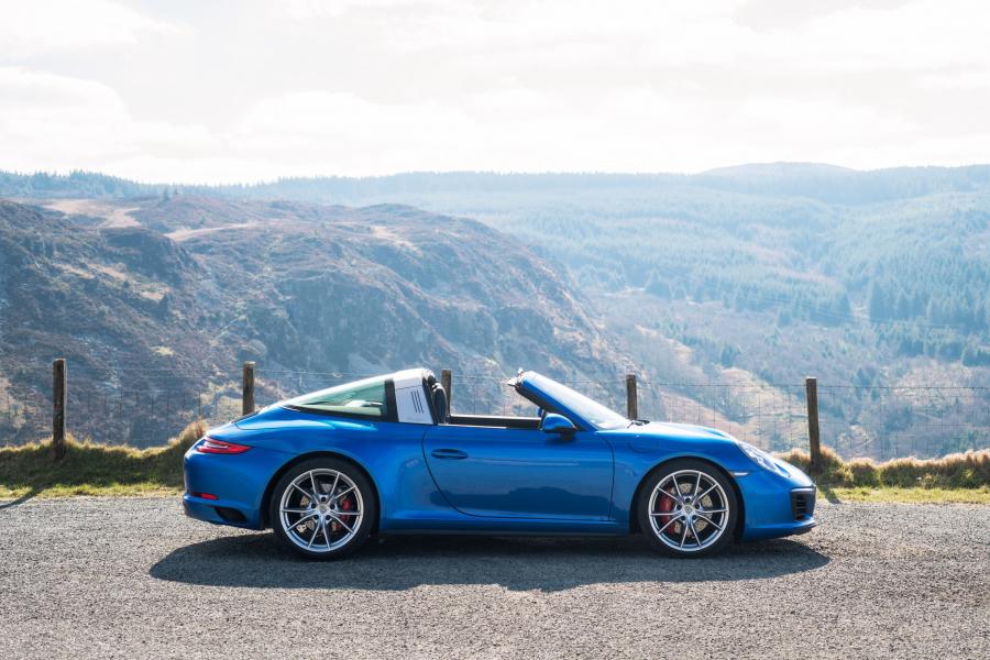  Porsche 911 Targa 4S 2016 года  (UK) (фото 24 из 40)